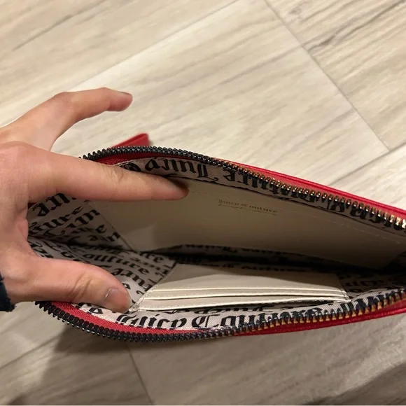 NWT Juicy Couture Red Heart Wristlet - Picture 8 of 8